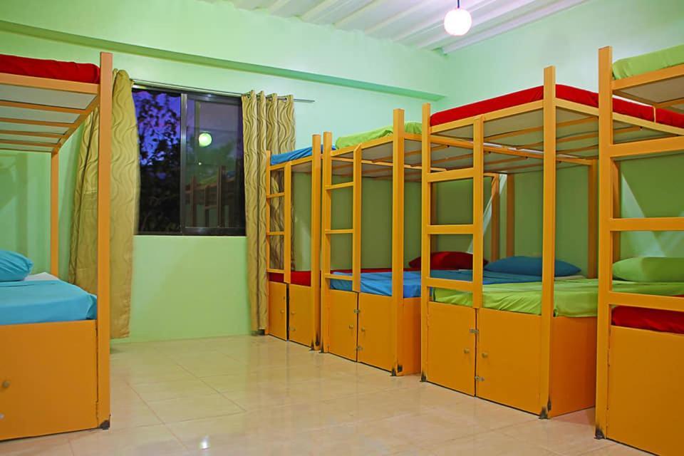 Antwet Backpacker'S Inn & Rooftop Bar Dumaguete City Экстерьер фото